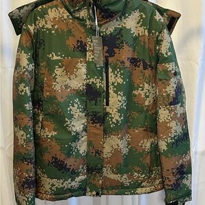 NWT Women’s Camo Camel Crown Ski Jacket